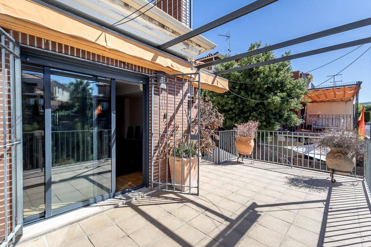 4 Zimmer Villa zu verkaufen in Albolote mit Pool Garage - 370.000 € (Ref: 10024383)