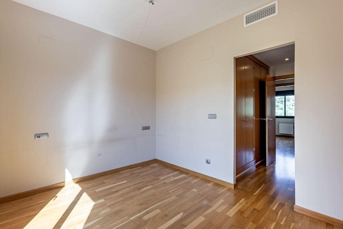 4 Zimmer Villa zu verkaufen in Albolote mit Pool Garage - 370.000 € (Ref: 10024383)