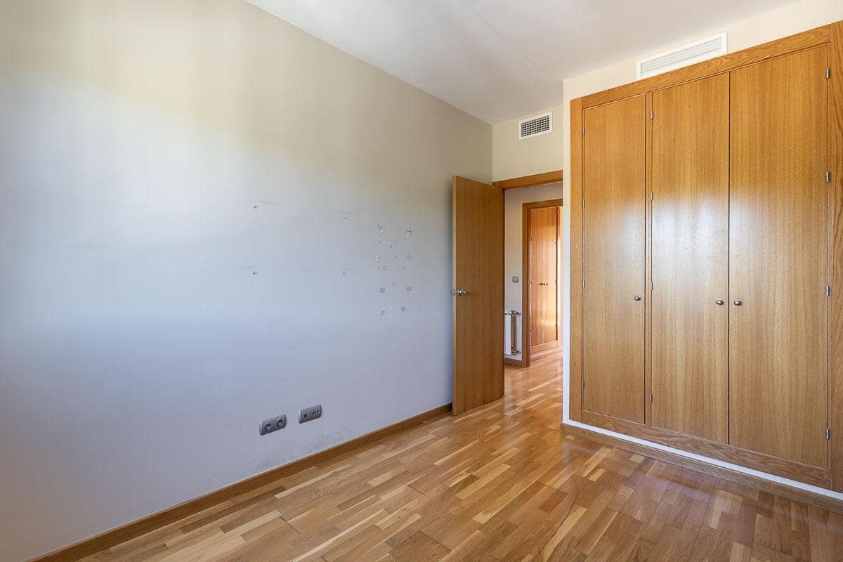 4 Zimmer Villa zu verkaufen in Albolote mit Pool Garage - 370.000 € (Ref: 10024383)