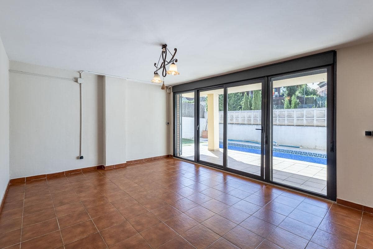 4 Zimmer Villa zu verkaufen in Albolote mit Pool Garage - 370.000 € (Ref: 10024383)