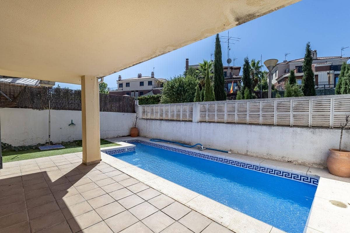 4 Zimmer Villa zu verkaufen in Albolote mit Pool Garage - 370.000 € (Ref: 10024383)