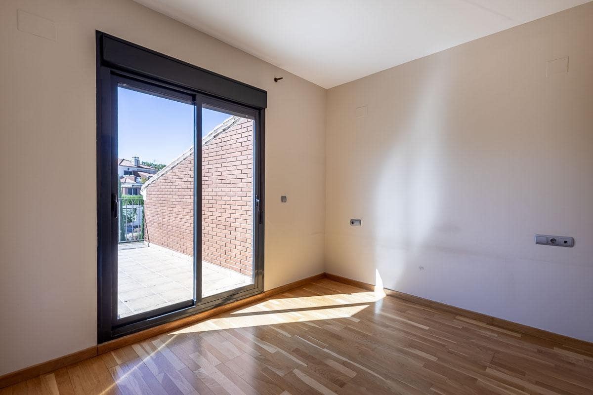 4 Zimmer Villa zu verkaufen in Albolote mit Pool Garage - 370.000 € (Ref: 10024383)