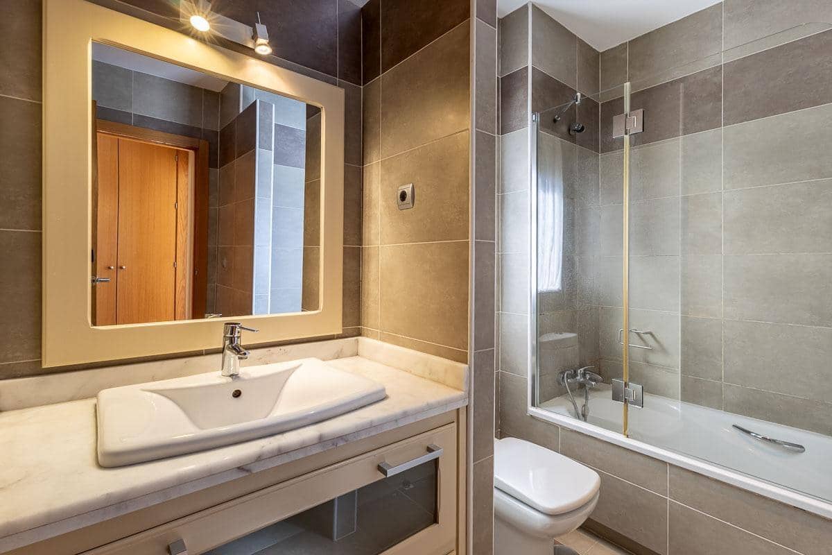 4 Zimmer Villa zu verkaufen in Albolote mit Pool Garage - 370.000 € (Ref: 10024383)