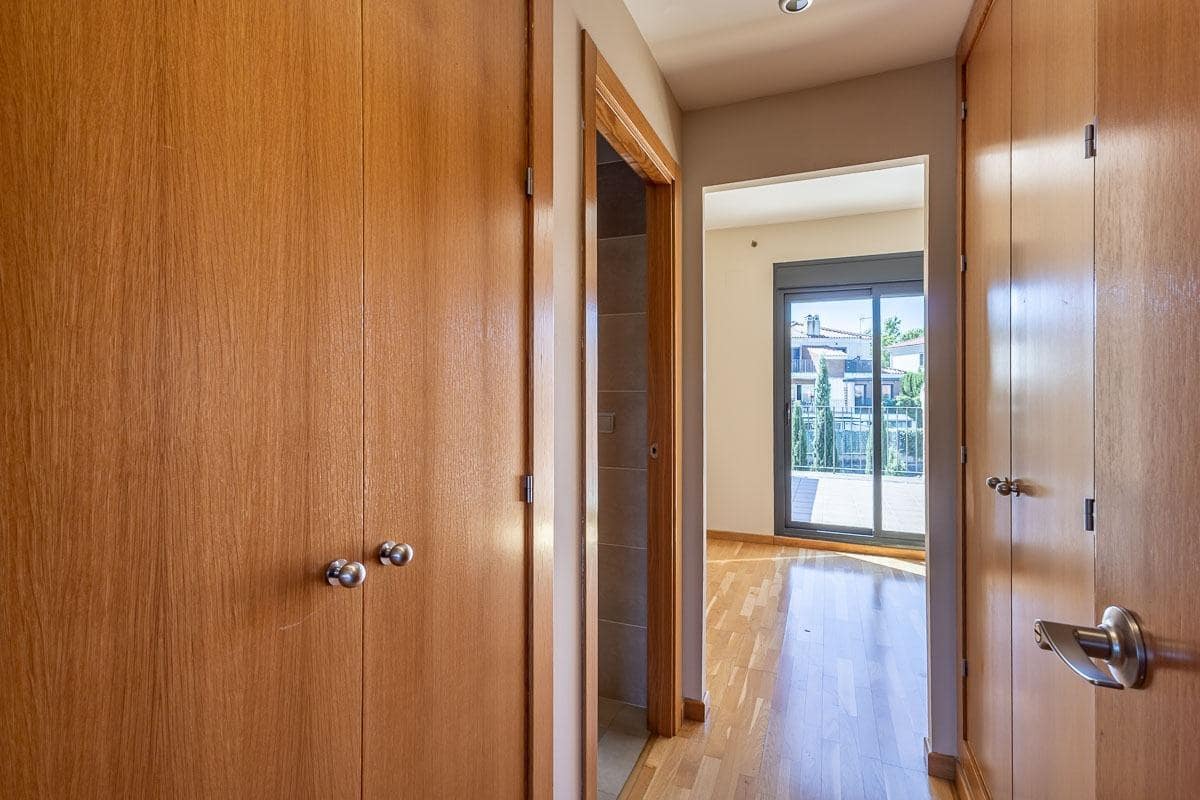 4 Zimmer Villa zu verkaufen in Albolote mit Pool Garage - 370.000 € (Ref: 10024383)