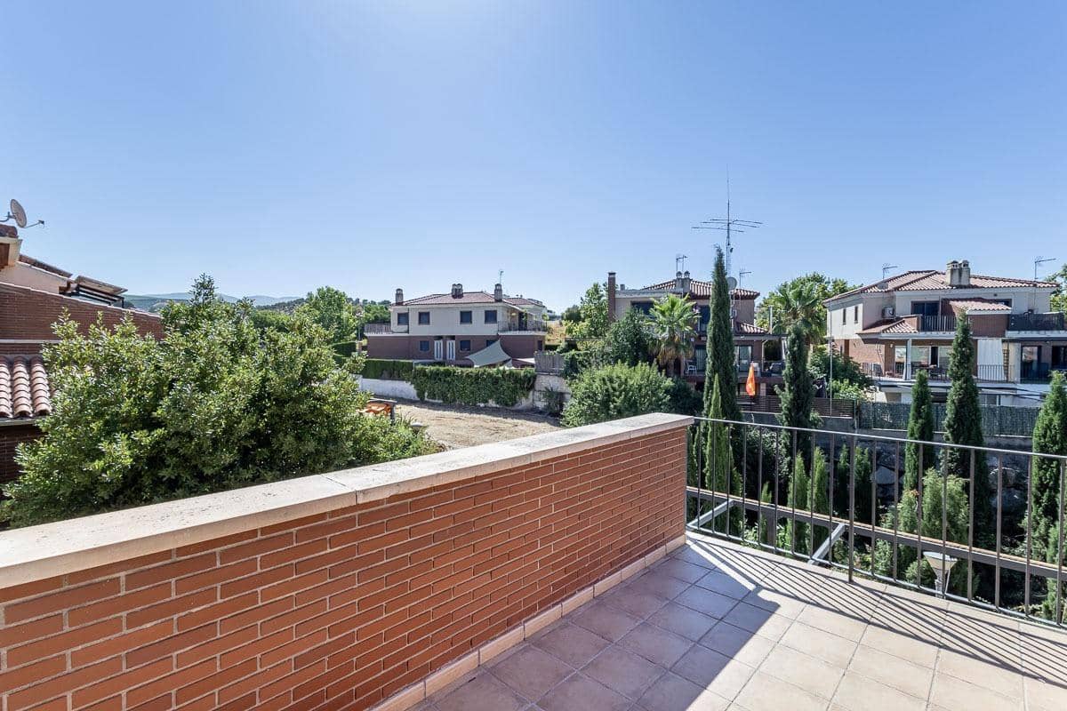 4 Zimmer Villa zu verkaufen in Albolote mit Pool Garage - 370.000 € (Ref: 10024383)
