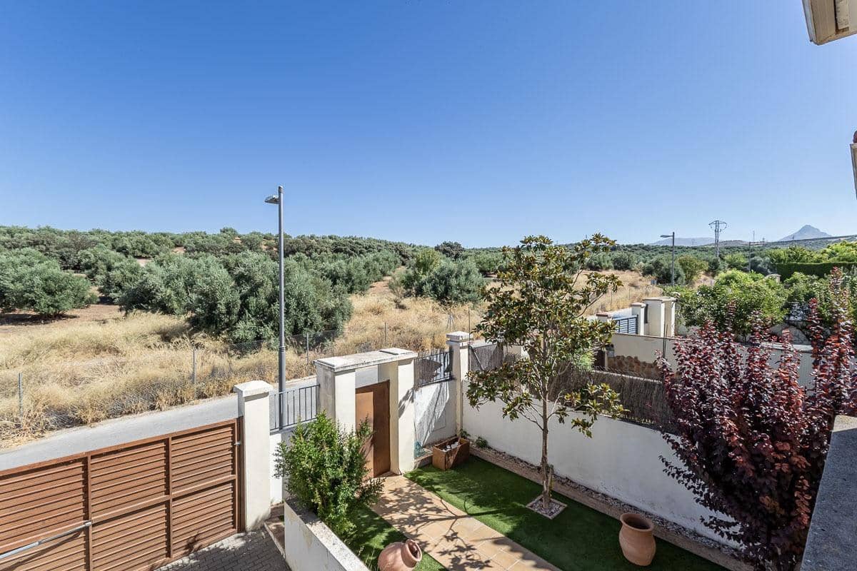 4 Zimmer Villa zu verkaufen in Albolote mit Pool Garage - 370.000 € (Ref: 10024383)
