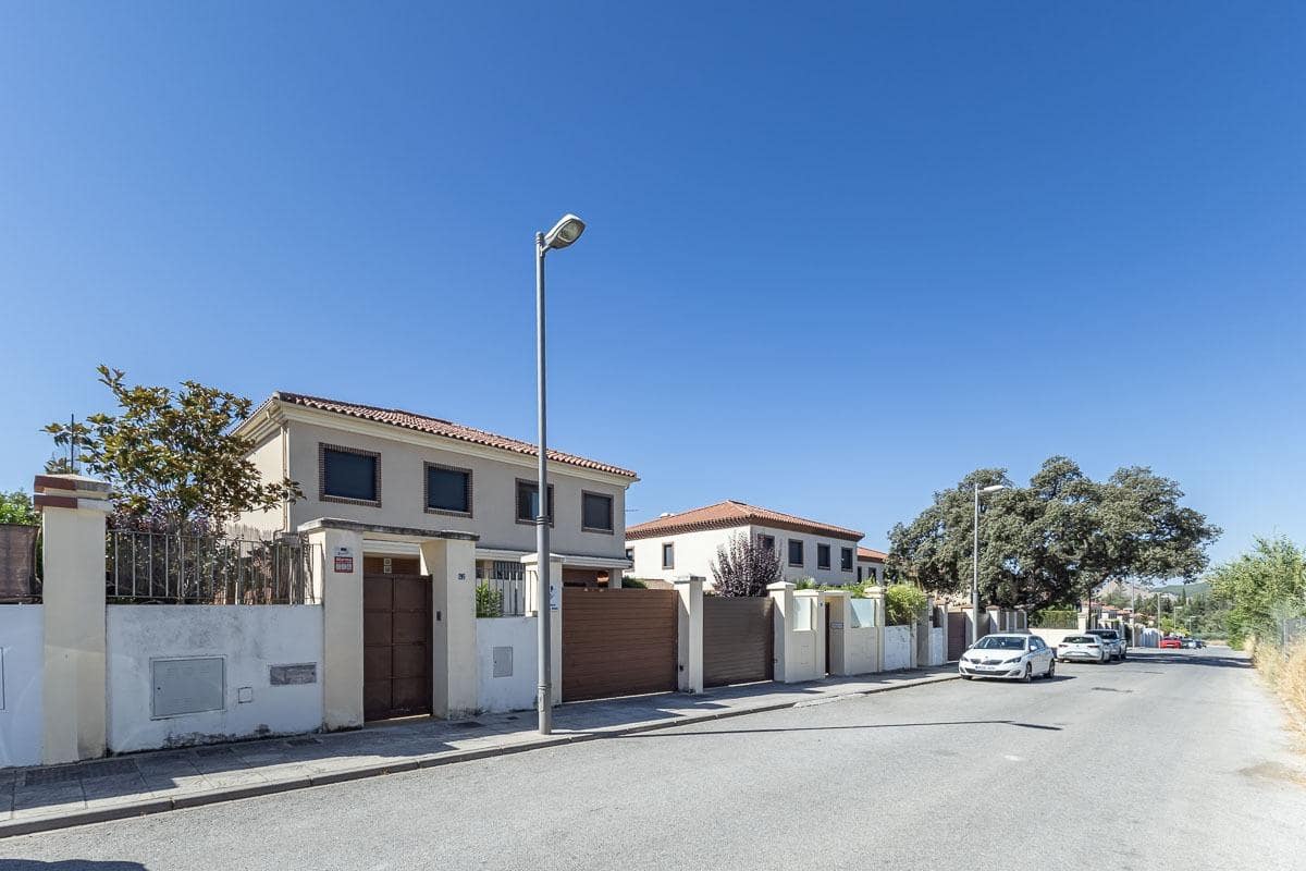 4 Zimmer Villa zu verkaufen in Albolote mit Pool Garage - 370.000 € (Ref: 10024383)