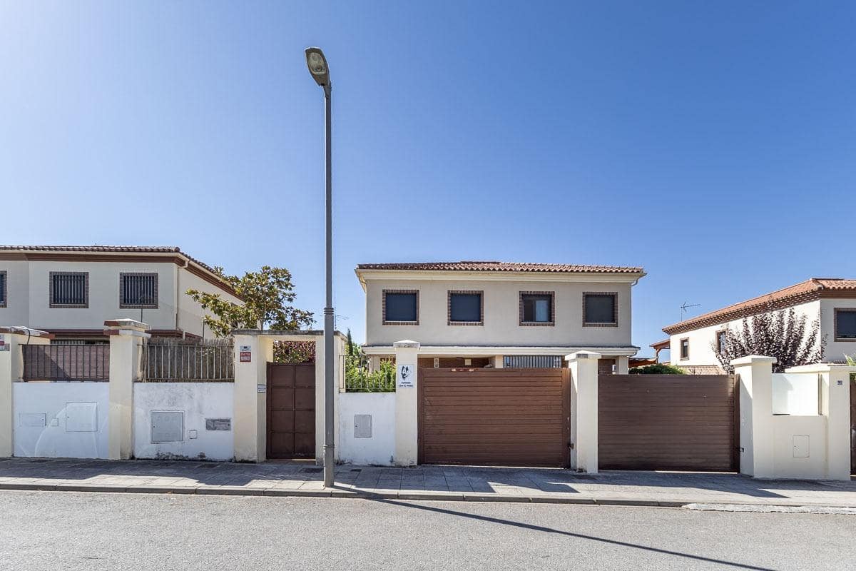 4 Zimmer Villa zu verkaufen in Albolote mit Pool Garage - 370.000 € (Ref: 10024383)