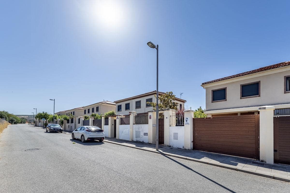 4 Zimmer Villa zu verkaufen in Albolote mit Pool Garage - 370.000 € (Ref: 10024383)