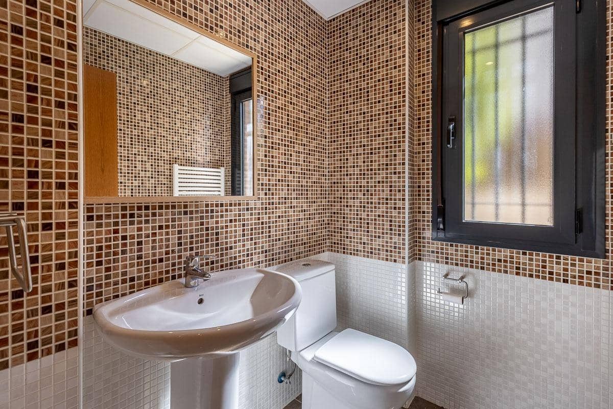 4 Zimmer Villa zu verkaufen in Albolote mit Pool Garage - 370.000 € (Ref: 10024383)