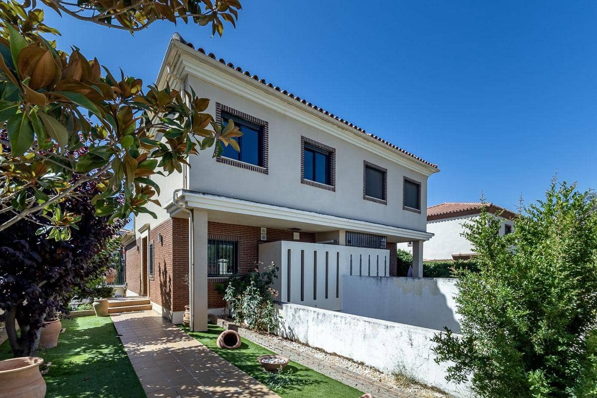 4 Zimmer Villa zu verkaufen in Albolote mit Pool Garage - 370.000 € (Ref: 10024383)