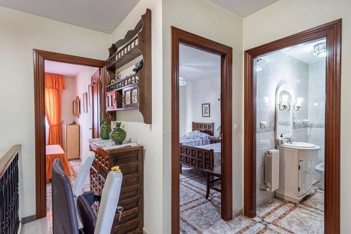 3 Zimmer Reihenhaus zu verkaufen in Ogijares mit Pool Garage - 320.000 € (Ref: 10025609)