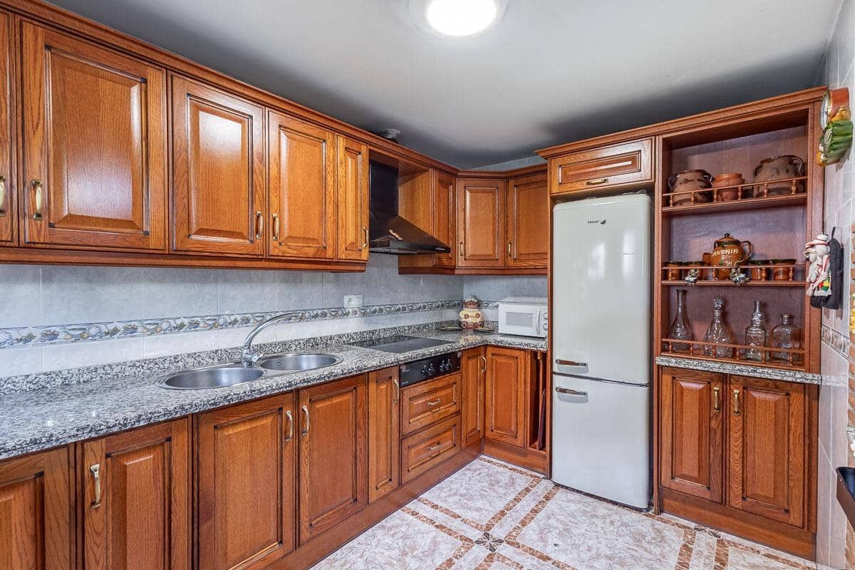 3 Zimmer Reihenhaus zu verkaufen in Ogijares mit Pool Garage - 320.000 € (Ref: 10025609)