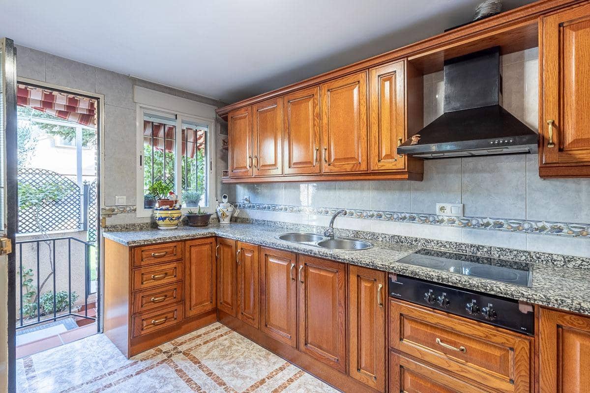 3 Zimmer Reihenhaus zu verkaufen in Ogijares mit Pool Garage - 320.000 € (Ref: 10025609)
