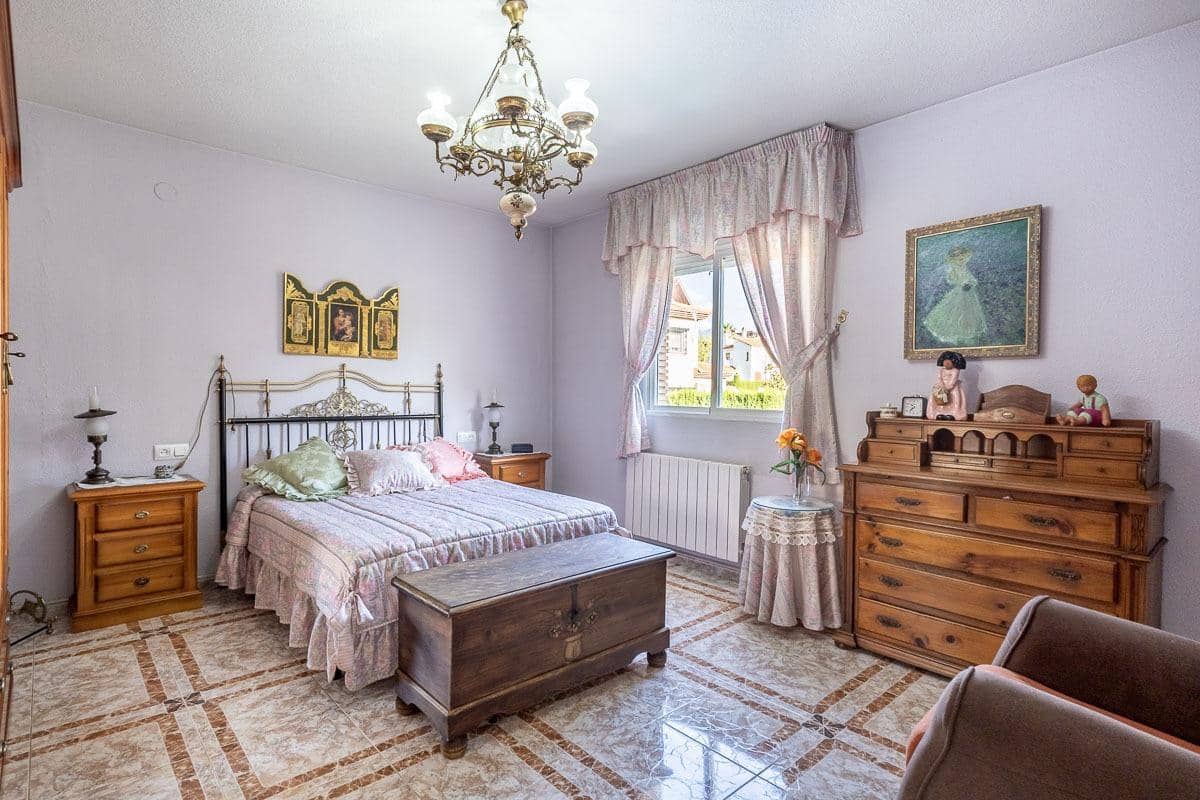 3 Zimmer Reihenhaus zu verkaufen in Ogijares mit Pool Garage - 320.000 € (Ref: 10025609)
