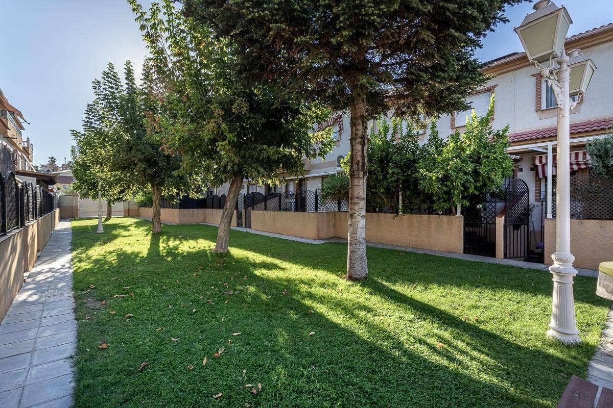 3 Zimmer Reihenhaus zu verkaufen in Ogijares mit Pool Garage - 320.000 € (Ref: 10025609)