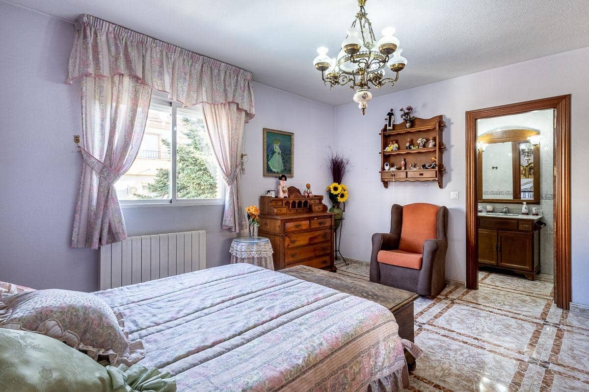 3 Zimmer Reihenhaus zu verkaufen in Ogijares mit Pool Garage - 320.000 € (Ref: 10025609)