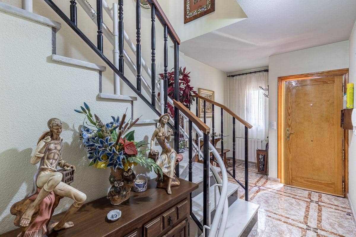 3 Zimmer Reihenhaus zu verkaufen in Ogijares mit Pool Garage - 320.000 € (Ref: 10025609)