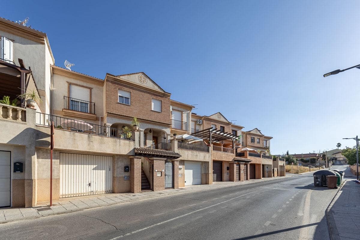 3 Zimmer Reihenhaus zu verkaufen in Ogijares mit Pool Garage - 320.000 € (Ref: 10025609)