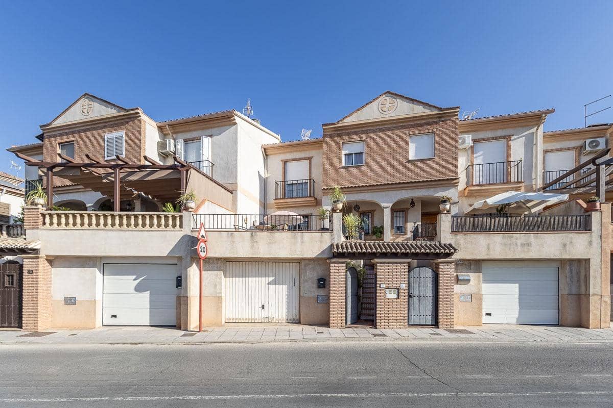3 Zimmer Reihenhaus zu verkaufen in Ogijares mit Pool Garage - 320.000 € (Ref: 10025609)