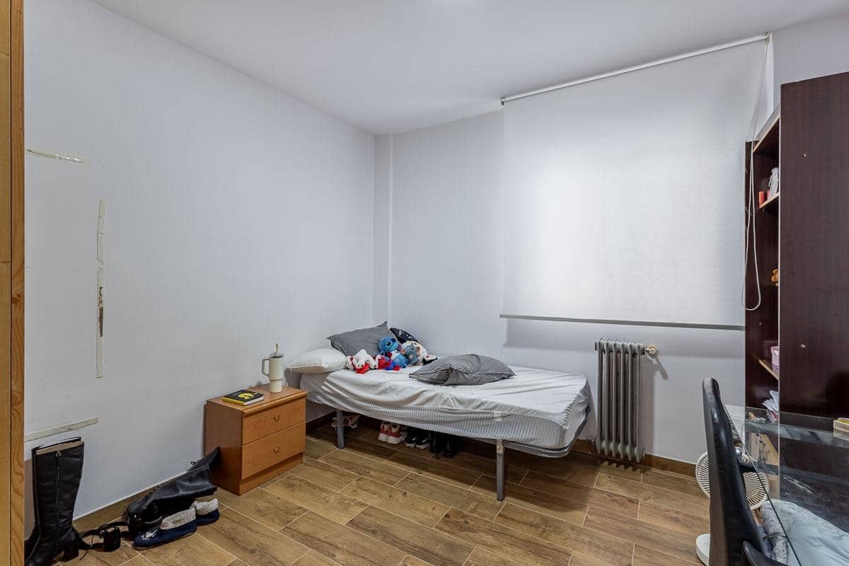 4 slaapkamer Flat te koop in Granada stad - € 280.000 (Ref: 10025611)
