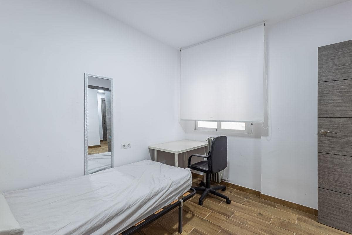 4 slaapkamer Flat te koop in Granada stad - € 280.000 (Ref: 10025611)