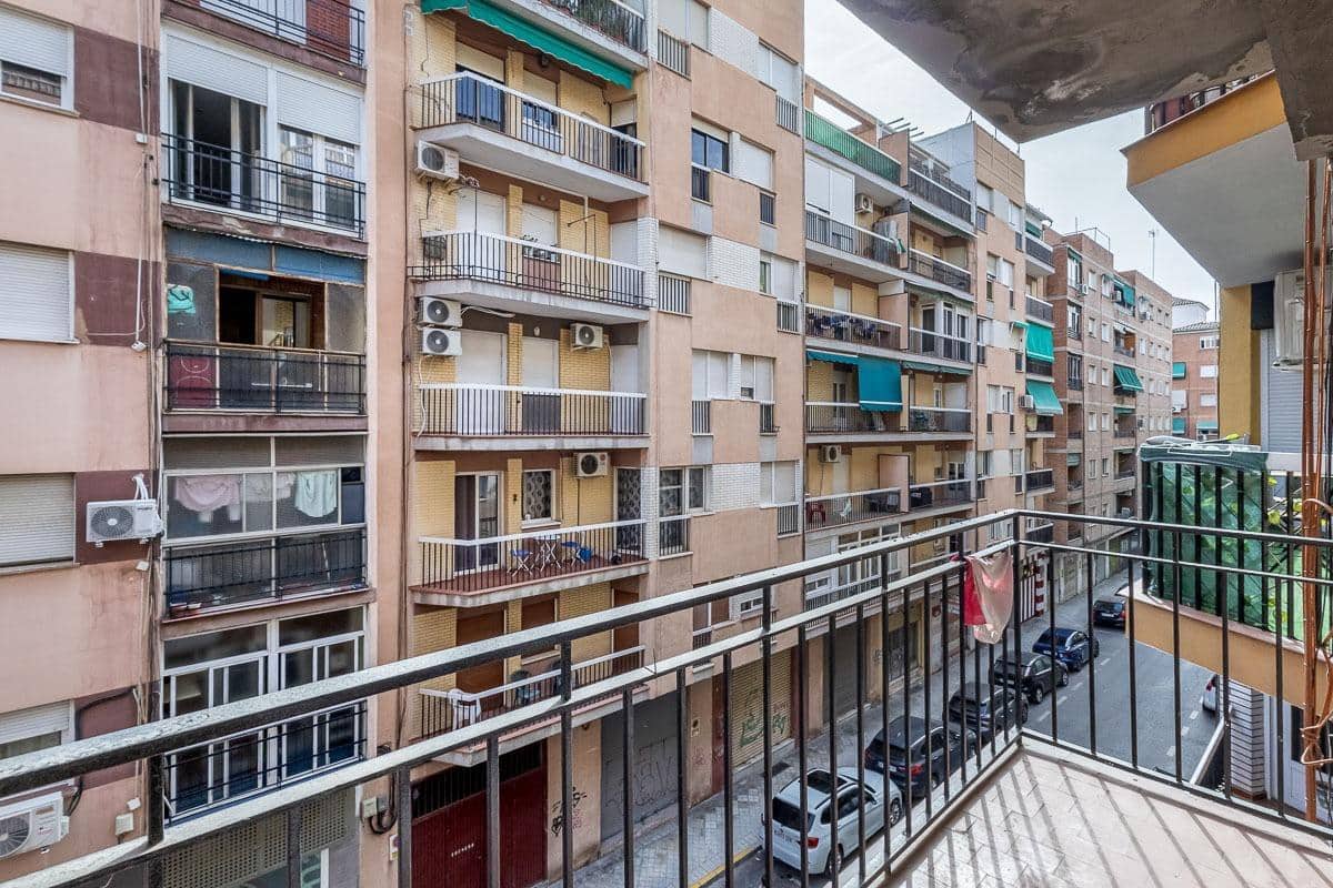 4 slaapkamer Flat te koop in Granada stad - € 280.000 (Ref: 10025611)
