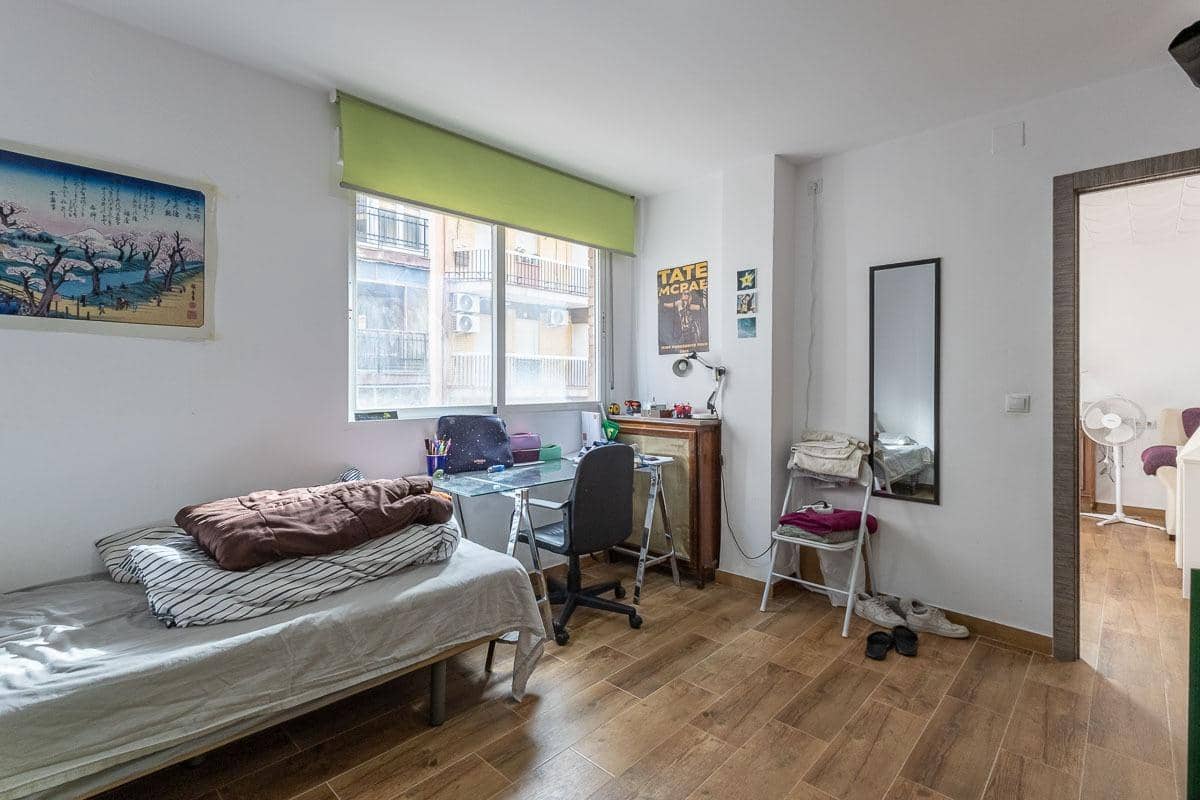 4 slaapkamer Flat te koop in Granada stad - € 280.000 (Ref: 10025611)