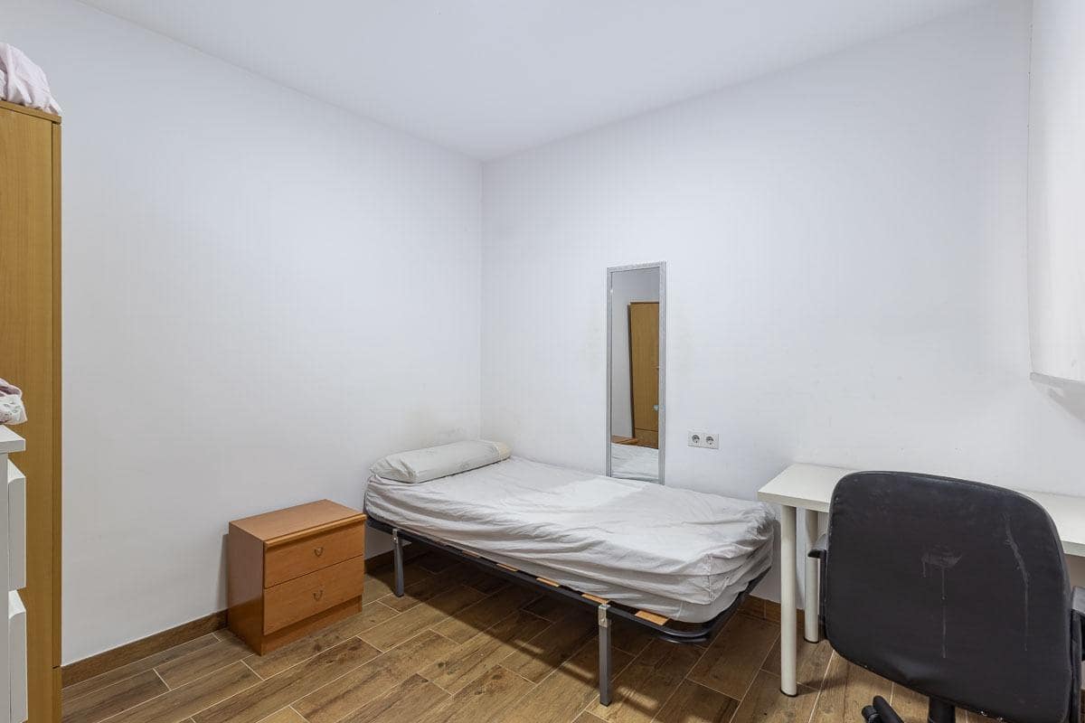 4 slaapkamer Flat te koop in Granada stad - € 280.000 (Ref: 10025611)