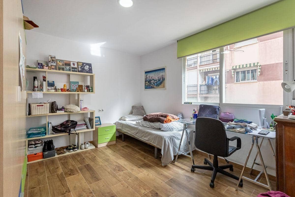 4 slaapkamer Flat te koop in Granada stad - € 280.000 (Ref: 10025611)