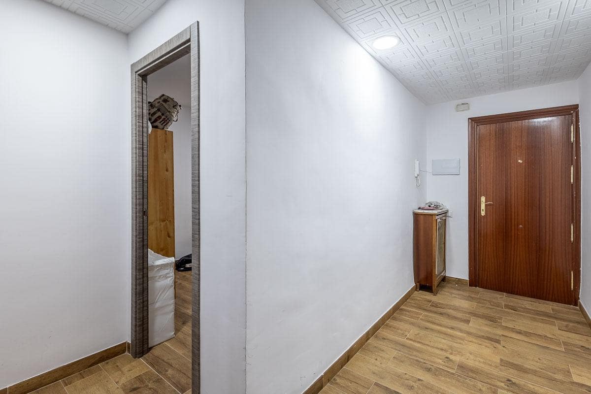 4 slaapkamer Flat te koop in Granada stad - € 280.000 (Ref: 10025611)
