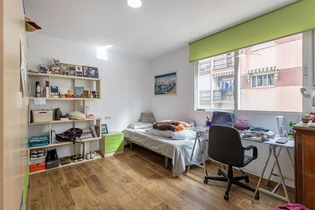 4 slaapkamer Flat te koop in Granada stad - € 280.000 (Ref: 10025611)