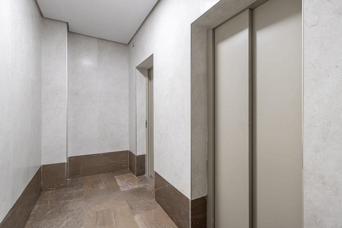 4 slaapkamer Flat te koop in Granada stad - € 280.000 (Ref: 10025611)