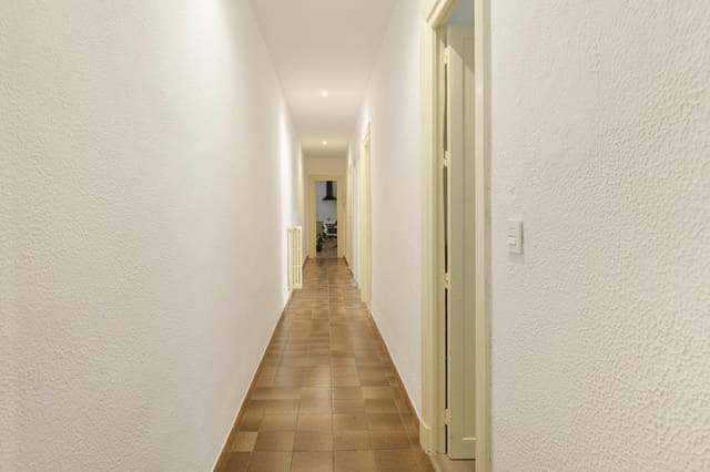 6 bedroom Flat for sale in Centro, Granada city - € 494,000 (Ref: 10027477)