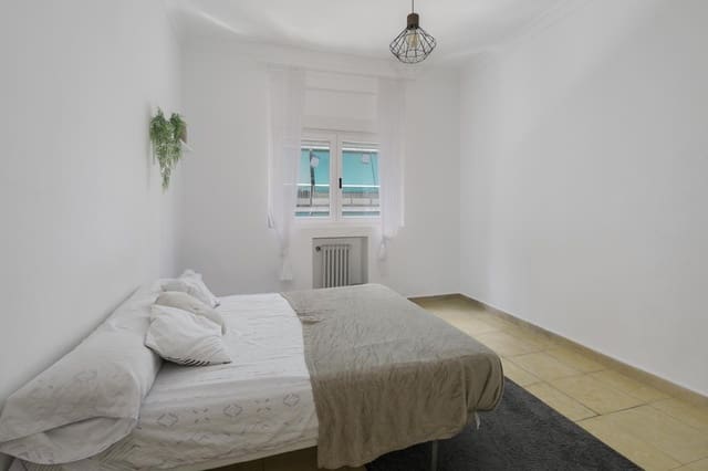 6 bedroom Flat for sale in Centro, Granada city - € 494,000 (Ref: 10027477)