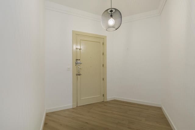 6 bedroom Flat for sale in Centro, Granada city - € 494,000 (Ref: 10027477)