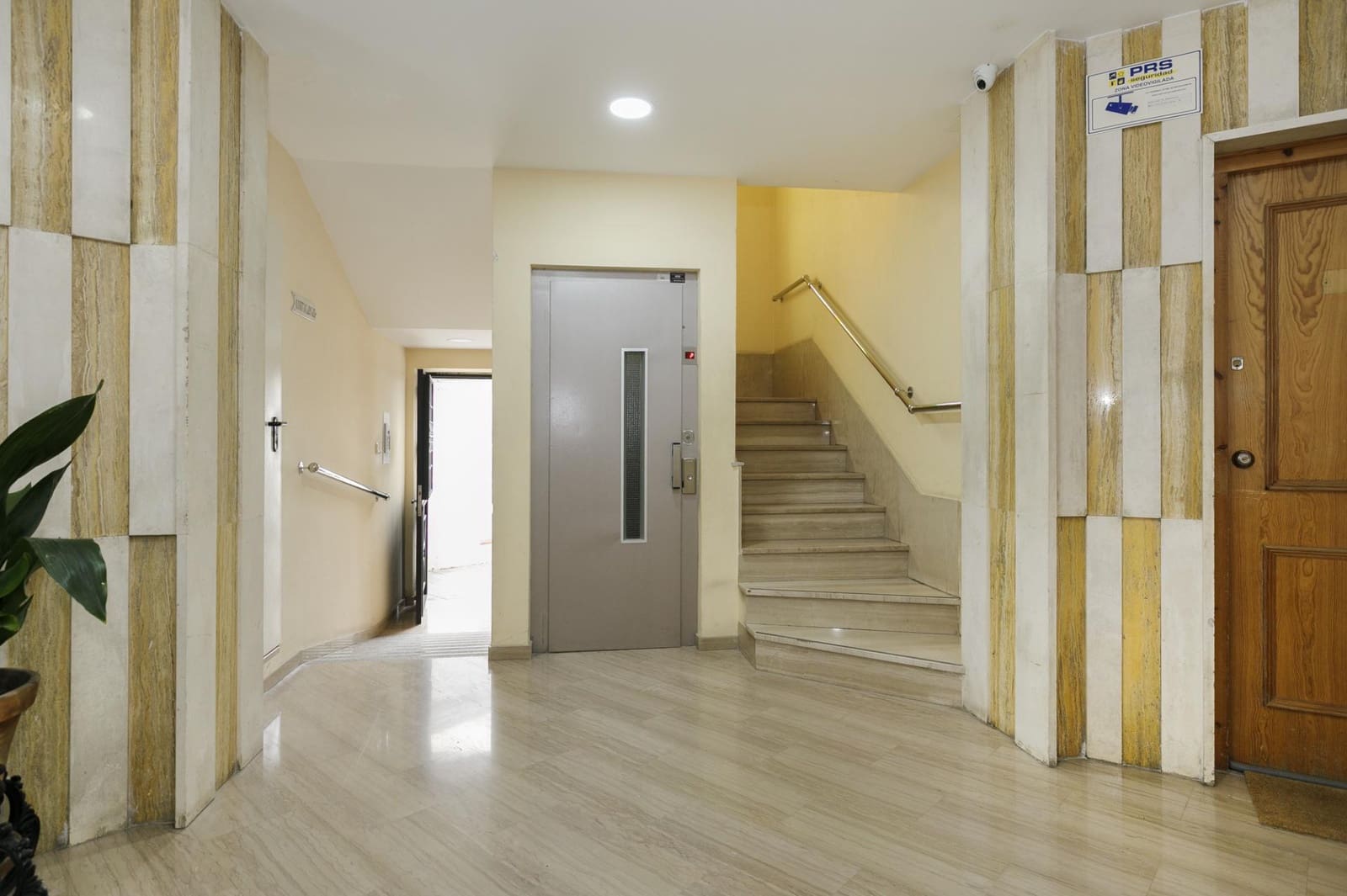 6 bedroom Flat for sale in Granada city - € 494,000 (Ref: 10027477)