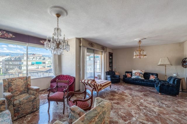 5 bedroom Flat for sale in Centro, Granada city with garage - € 790,000 (Ref: 10031973)