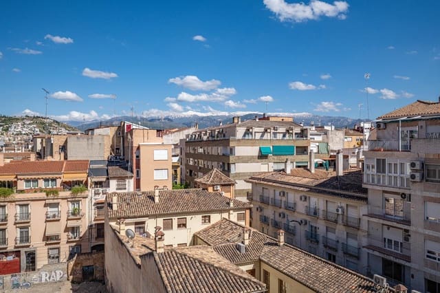5 bedroom Flat for sale in Centro, Granada city with garage - € 790,000 (Ref: 10031973)