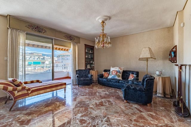 5 bedroom Flat for sale in Centro, Granada city with garage - € 790,000 (Ref: 10031973)