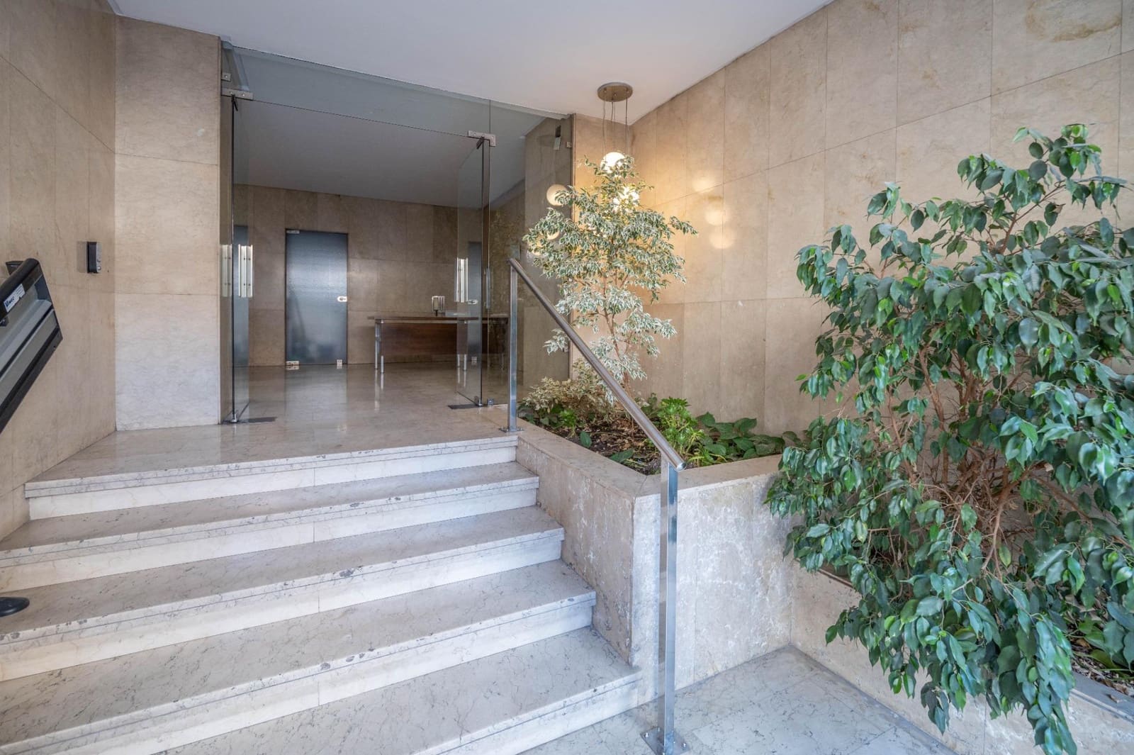 5 bedroom Flat for sale in Granada city with garage - € 790,000 (Ref: 10031973)