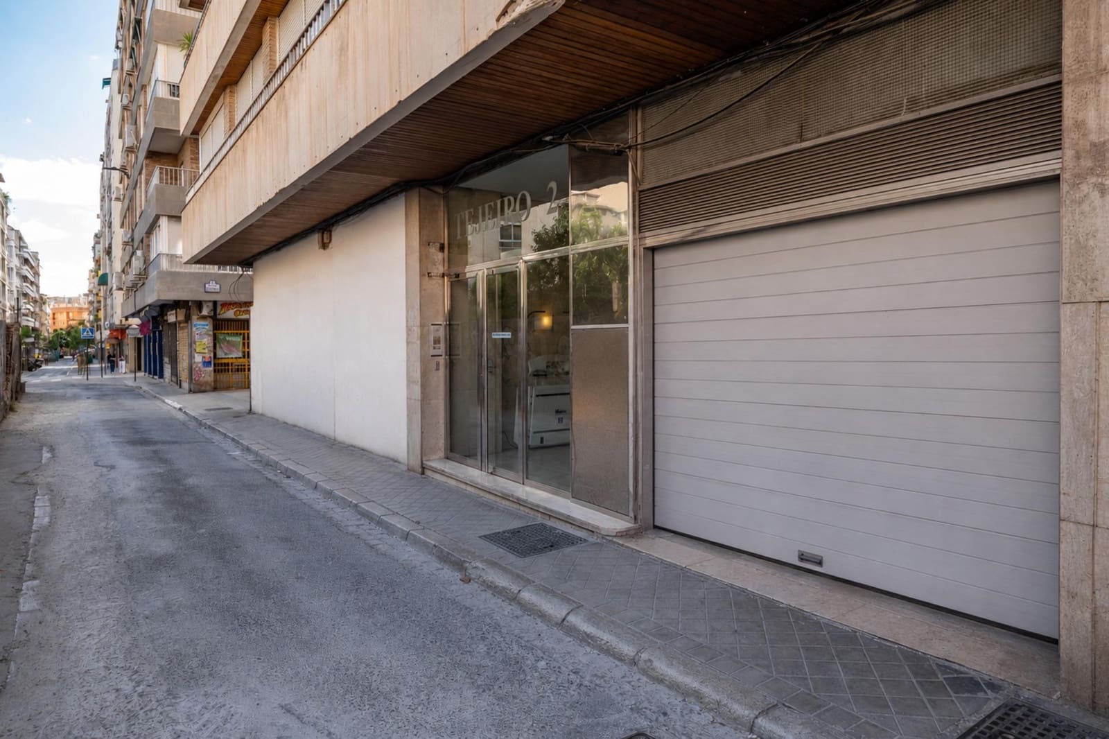 5 bedroom Flat for sale in Granada city with garage - € 790,000 (Ref: 10031973)