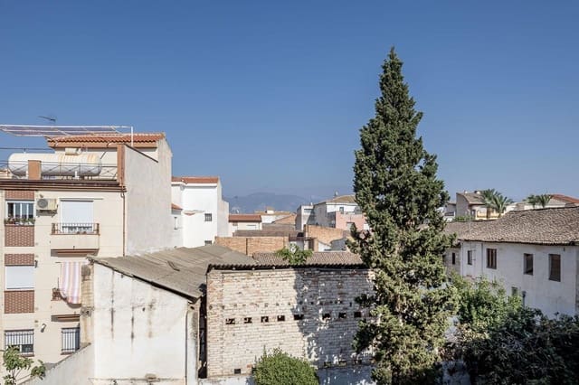 Piso de 3 habitaciones en Churriana de la Vega en venta con garaje - 230.000 € (Ref: 10031974)
