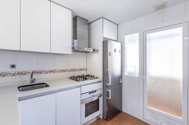 Piso de 3 habitaciones en Churriana de la Vega en venta con garaje - 230.000 € (Ref: 10031974)