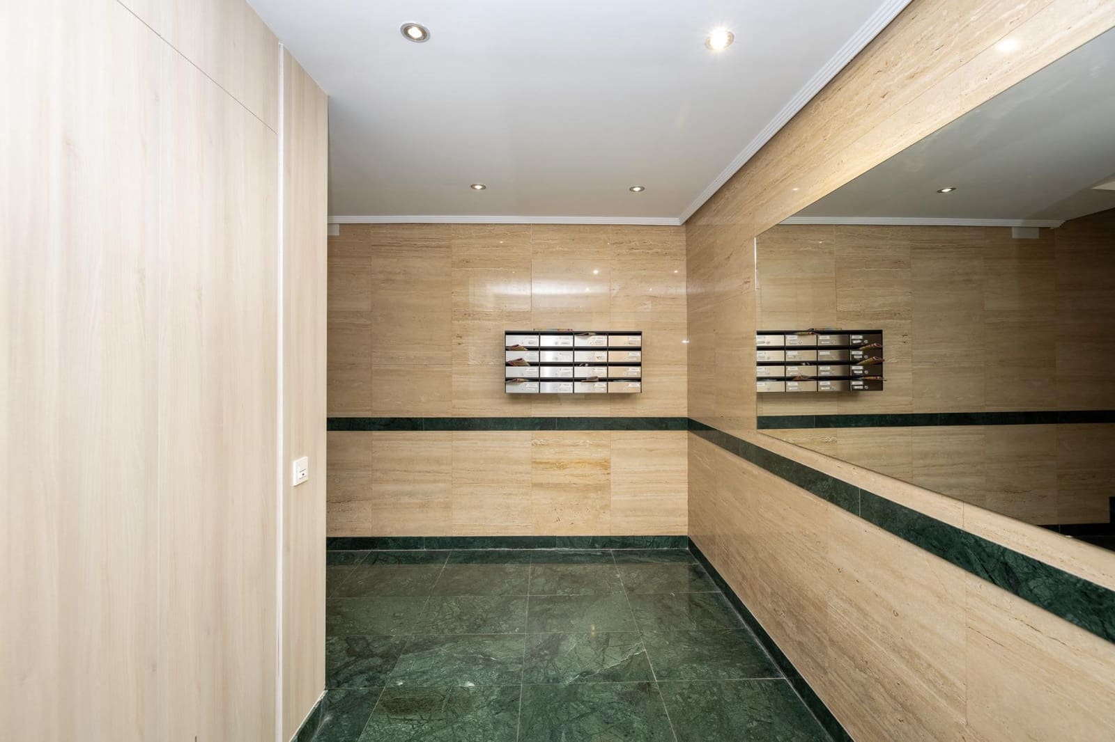 Piso de 3 habitaciones en Granada ciudad en venta - 197.000 € (Ref: 10033900)