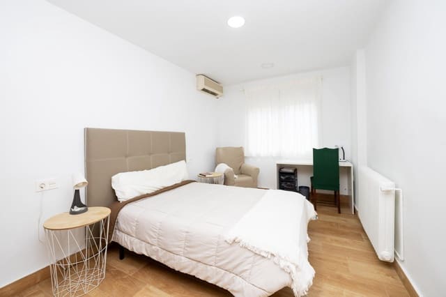 Piso de 3 habitaciones en Granada ciudad en venta - 197.000 € (Ref: 10033900)