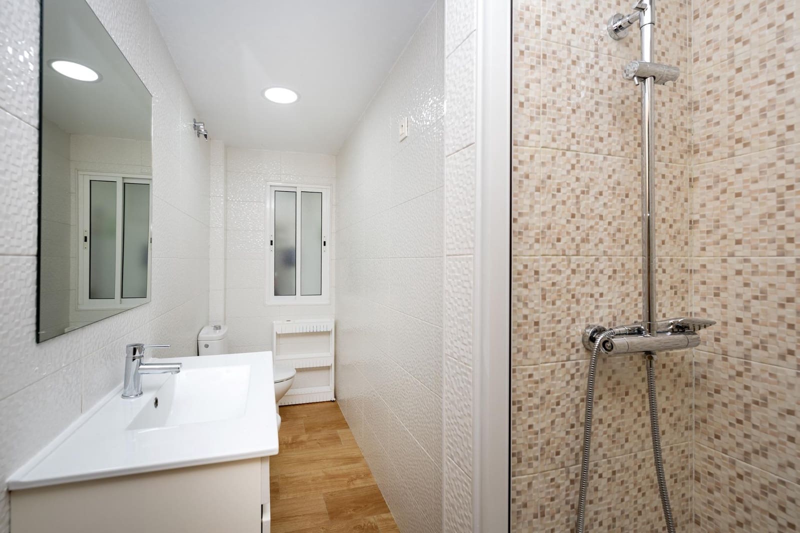 Piso de 3 habitaciones en Granada ciudad en venta - 197.000 € (Ref: 10033900)