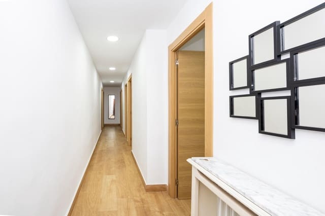 Piso de 3 habitaciones en Granada ciudad en venta - 197.000 € (Ref: 10033900)