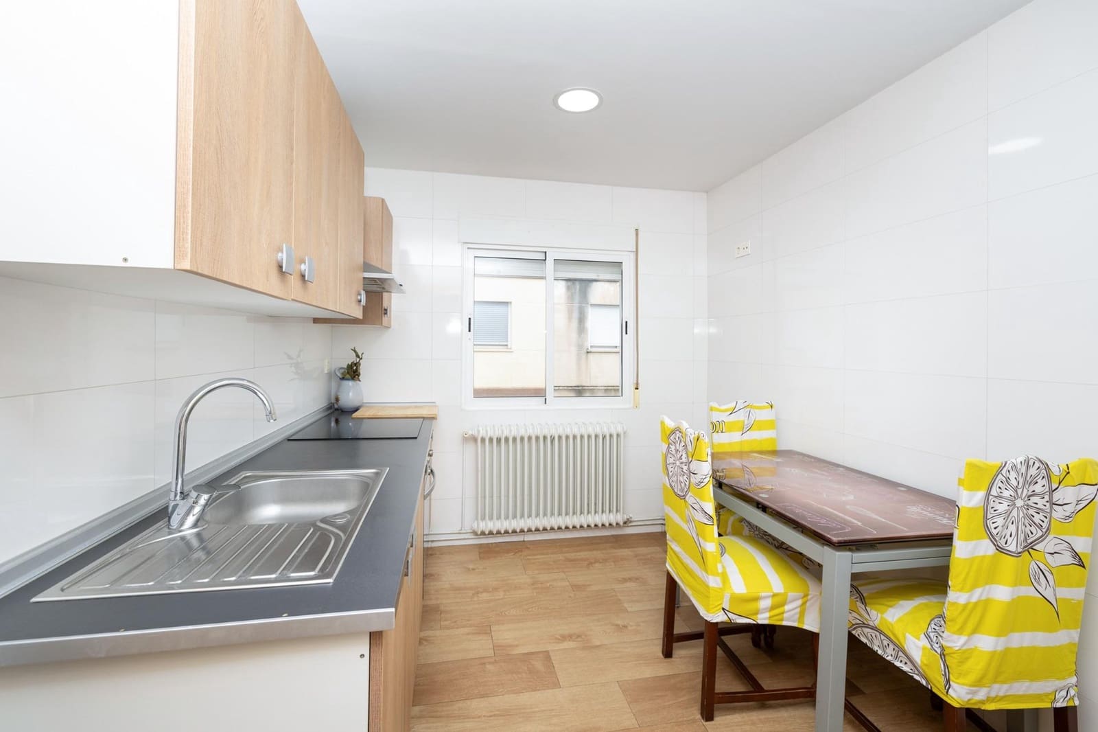 Piso de 3 habitaciones en Granada ciudad en venta - 197.000 € (Ref: 10033900)