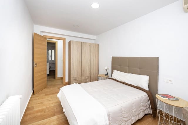Piso de 3 habitaciones en Granada ciudad en venta - 197.000 € (Ref: 10033900)